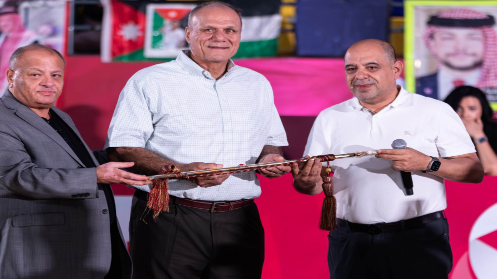 تكريم لاعب كرة السلة الأردنية المعتزل مراد بركات