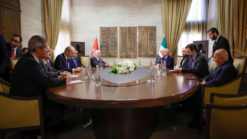 اجتماع أردني سوري برئاسة نائب رئيس الوزراء وزير الخارجيَّة وشؤون المغتربين أيمن الصَّفدي ووزير الخارجيَّة والمغتربين السُّوري أسعد الشيباني. 20 أيار 2025. دمشق. (سانا)