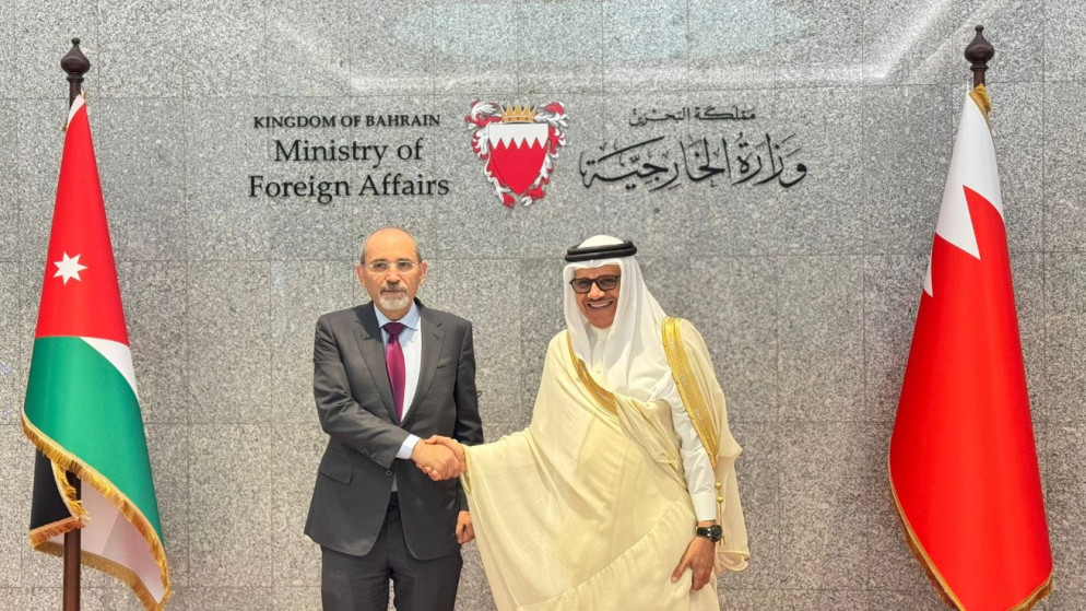 نائب رئيس الوزراء وزير الخارجية وشؤون المغتربين أيمن الصفدي مع وزير الخارجية البحريني عبداللطيف بن راشد الزياني. (وزارة الخارجية)