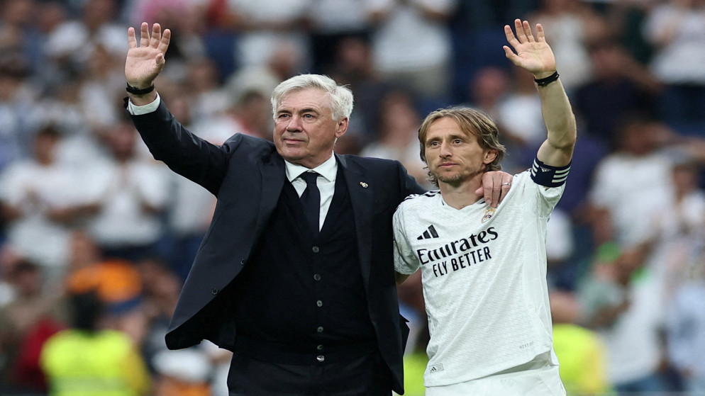 مدرب ريال مدريد كارلو أنشيلوتي ولاعب الوسط لوكا مودريتش.