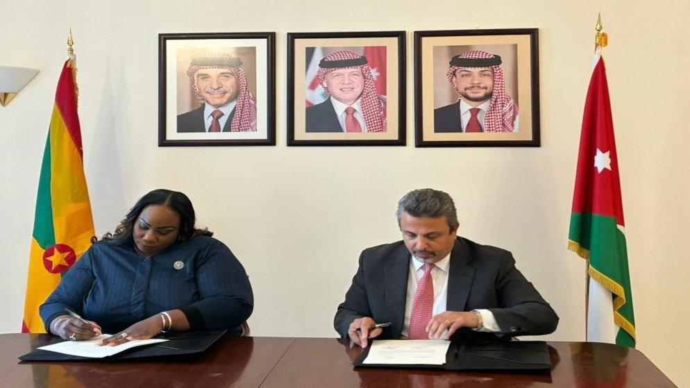 سفير الأردن لدى المملكة المتحدة لبريطانيا العظمى وإيرلندا الشمالية منار الدباس، والمفوضة السامية فوق العادة لدولة غرينادا لدى المملكة المتحدة لبريطانيا العظمى وشمال إيرلندا راشير كروني.