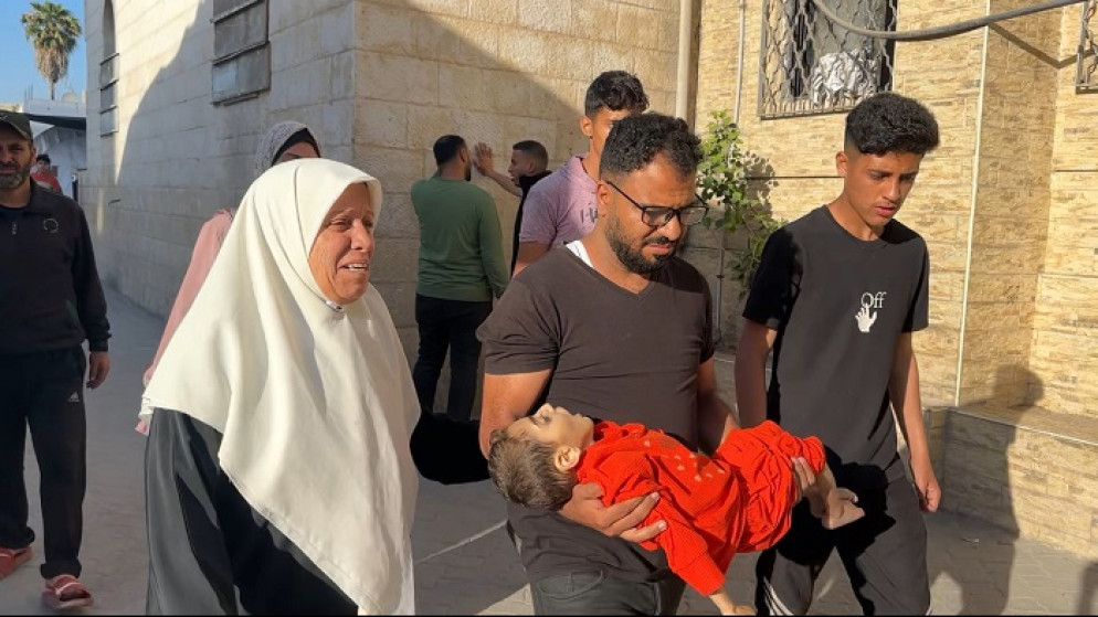صورة لطفل توفي نتيجة سوء التغذية وفق ما أعلنت مصادر طبية في المستشفى الأهلي العربي "المعمداني". (وفا)