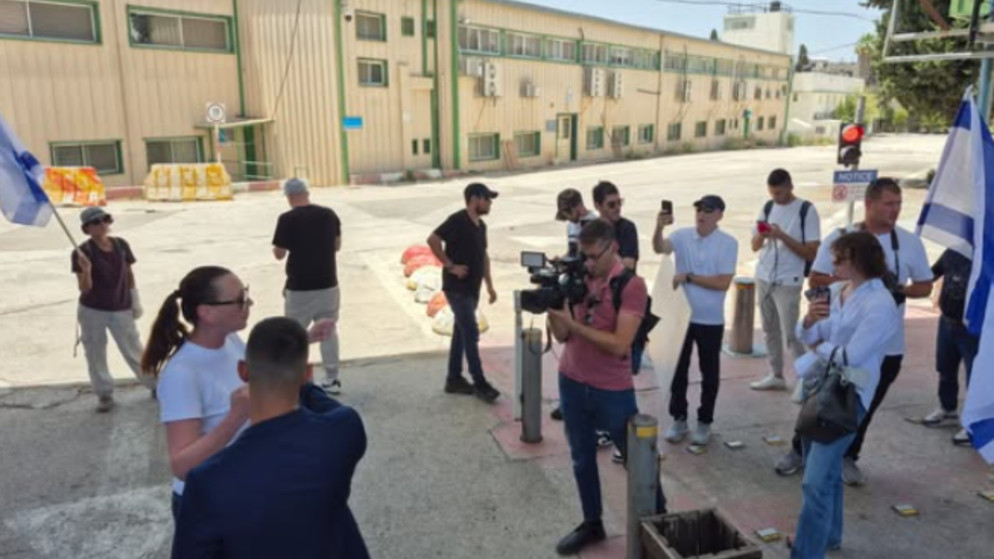مستوطنون يقتحمون مقر "الأونروا" في القدس ويطالبون باحتلاله. (وفا)