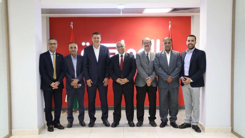 المدير العام لقناة المملكة جعفر الزعبي، ومراسل المملكة باسل العطار، ونقيب الصحفيين الأردنيين طارق المومني، وعدد من أعضاء مجلس النقابة.