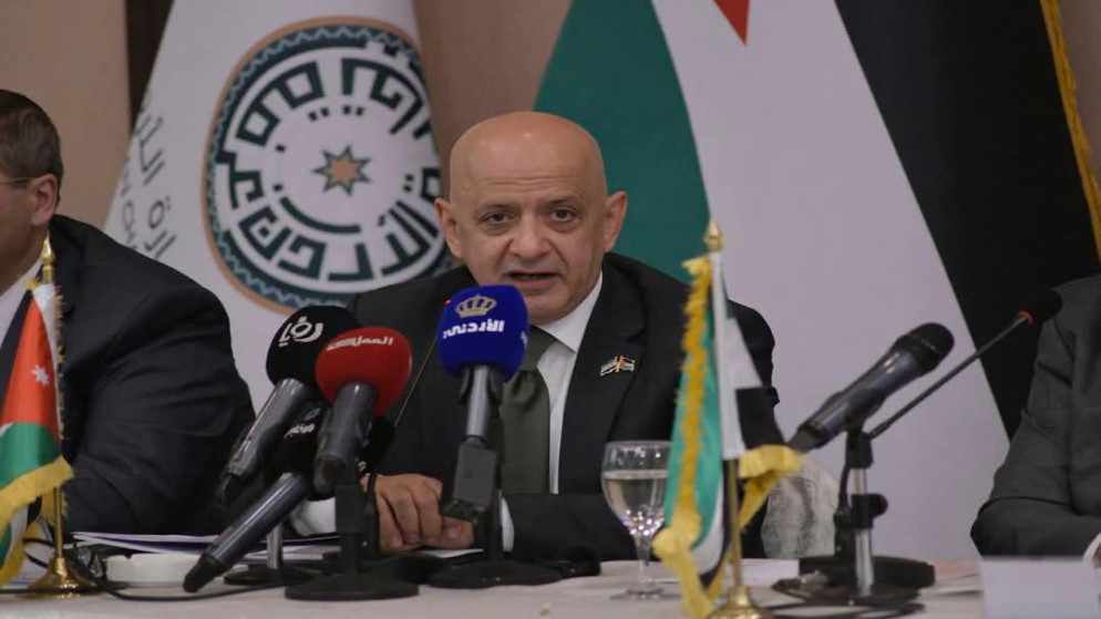رئيس غرفتي تجارة عمّان والأردن، العين خليل الحاج توفيق خلال اجتماع مع غرف تجارية في دمشق