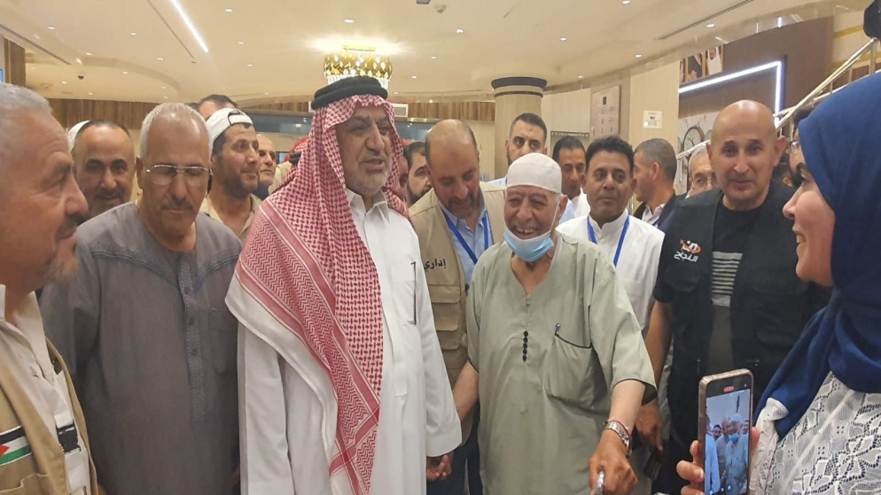 وزير الأوقاف محمد الخلايلة يتفقد حجاج البعثة الأردنية في المدينة المنورة. (علاء علان / المملكة)
