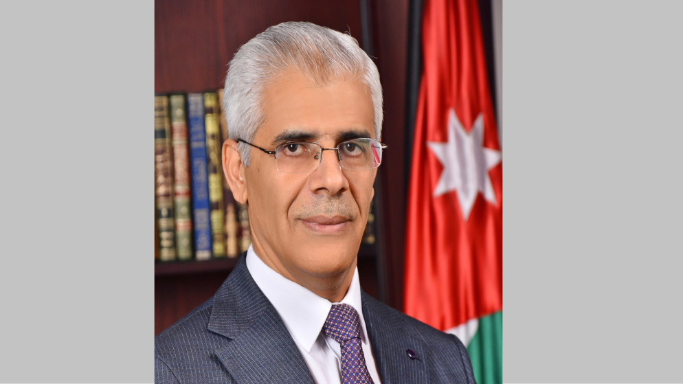 عبد الكريم محسن أبو دلو.