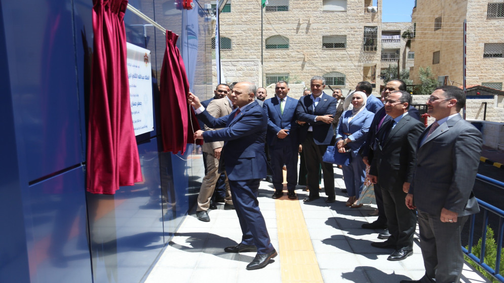 وزير دولة لتطوير القطاع العام خير أبو صعيليك خلال افتتاح مركز تقييم الكفايات في هيئة الخدمة والإدارة العامة