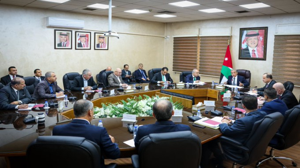 رئيس الوزراء خلال زيارته إلى وزارة التربية والتعليم. الأحد 1 حزيران 2025