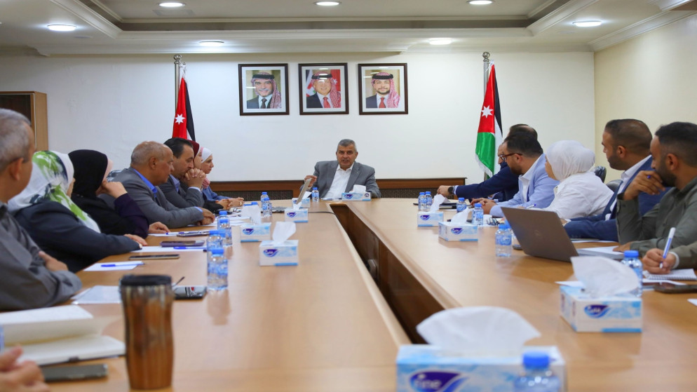 وزير الطاقة يجتمع باللجنة التنفيذية لرؤية التحديث الاقتصادي.