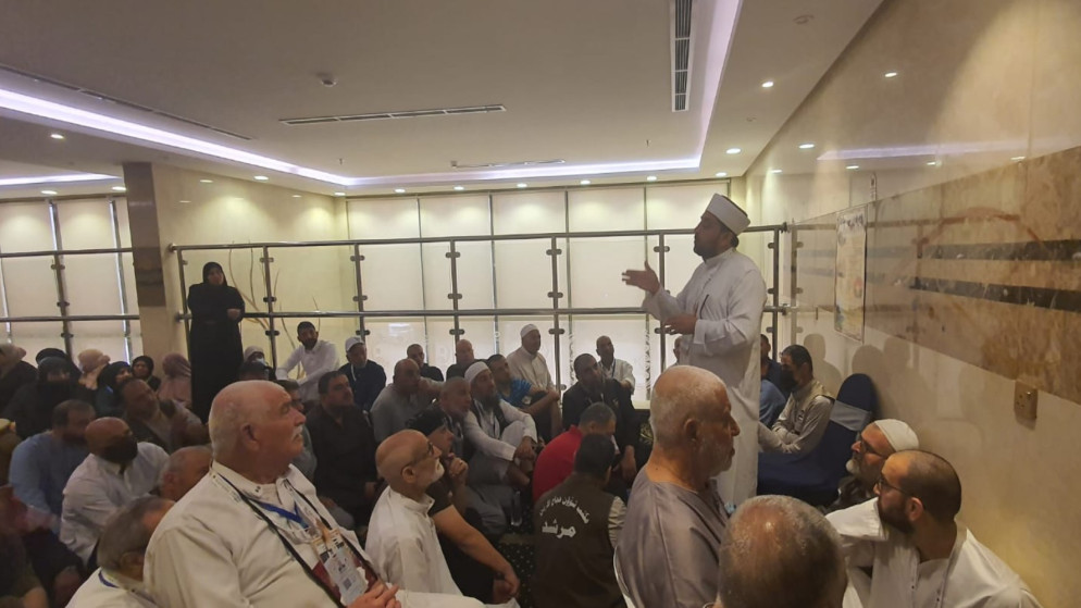 جانب من جلسات الوعظ والإرشاد للحجاج