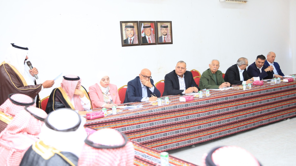 العيسوي يلتقي شيوخ ووجهاء الجفر للوقوف على مطالب واحتياجات القضاء. (المملكة)