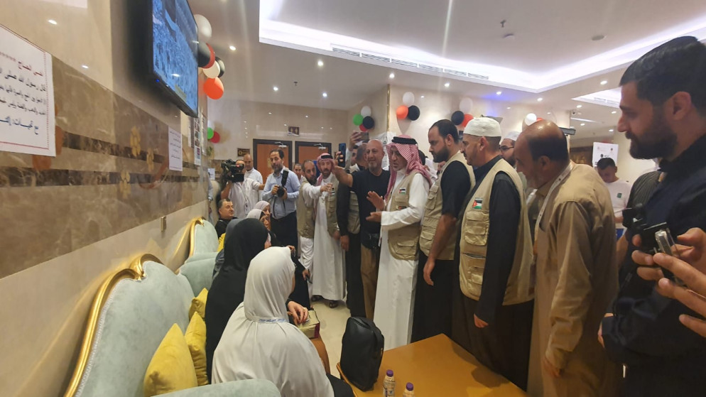 وزير الأوقاف والشؤون والمقدسات الإسلامية، محمد الخلايلة يتفقد حجاج البعثة الأردنية في مكة. (المملكة)