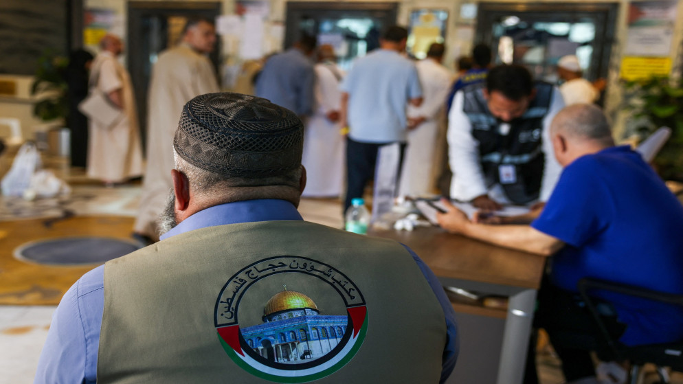 حجاج فلسطينيون بفندق في مكة المكرمة استعدادًا لأداء مناسك الحج. 02/06/2025. (أ ف ب)