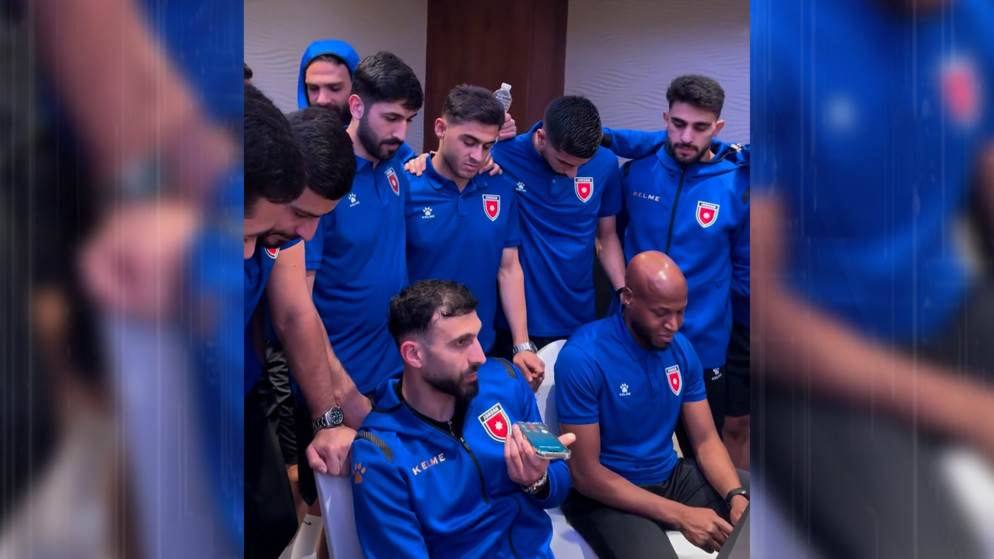 سمو الأمير الحسين بن عبدالله الثاني، ولي العهد، يُجري اتصالاً هاتفياً مع لاعبي المنتخب الوطني لكرة القدم.