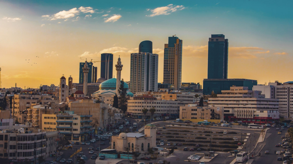 منظر عام لمبان تجارية وسكنية في العاصمة عمّان. (istockphoto)