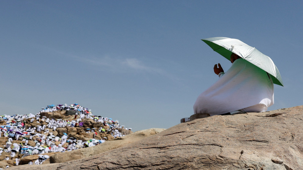 حجاج يجتمعون في جبل الرحمة، من مشاعر عرفات الأساسية في موسم الح. 05/06/2025. (رويترز)