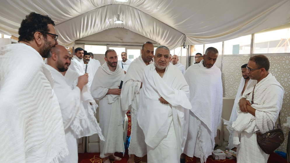 وزير الأوقاف والشؤون والمقدسات الإسلامية محمد الخلايلة خلال تفقده البعثة الأردنية في عرفات 5 حزيران 2025. (المملكة)