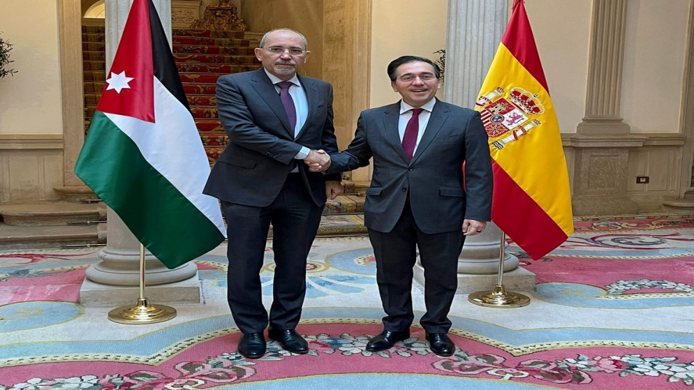 رئيس الوزراء وزير الخارجية وشؤون المغتربين أيمن الصفدي (يسار) يلتقي بوزير الشؤون الخارجية والاتحاد الأوروبي والتعاون في مملكة إسبانيا خوسيه مانويل ألباريس (يمين). (وزارة الخارجية)