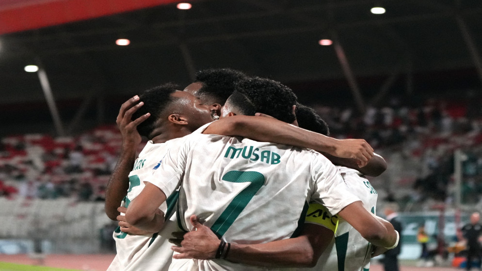 يحتفل مصعب الجوير لاعب المنتخب السعودي بتسجيله هدفه الأول مع زملائه ضد البحرين ضمن تصفيات كأس العالم 2026. البحرين. 5 حزيران 2026. (رويترز)