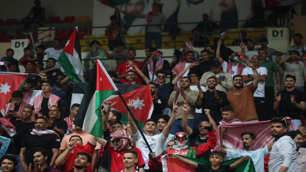 الجماهير من صالة الأمير حمزة في مدينة الحسين للشباب خلال المنتخب الأردني مع نظيره العُماني في تصفيات كأس العالم. (وزارة الشباب)