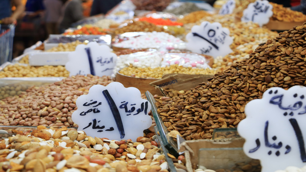 صورة عامة لمعروضات من المكسرات في العاصمة عمان. istock