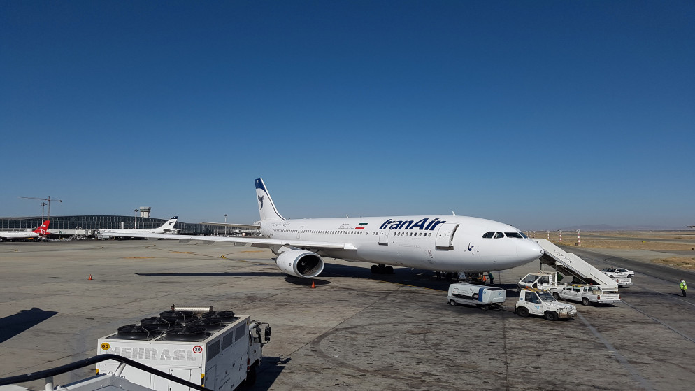طائرة إيرباص A300 تابعة لشركة الخطوط الجوية الإيرانية في مطار الإمام الخميني الدولي بطهران. 16 آب 2016. (istockphoto)