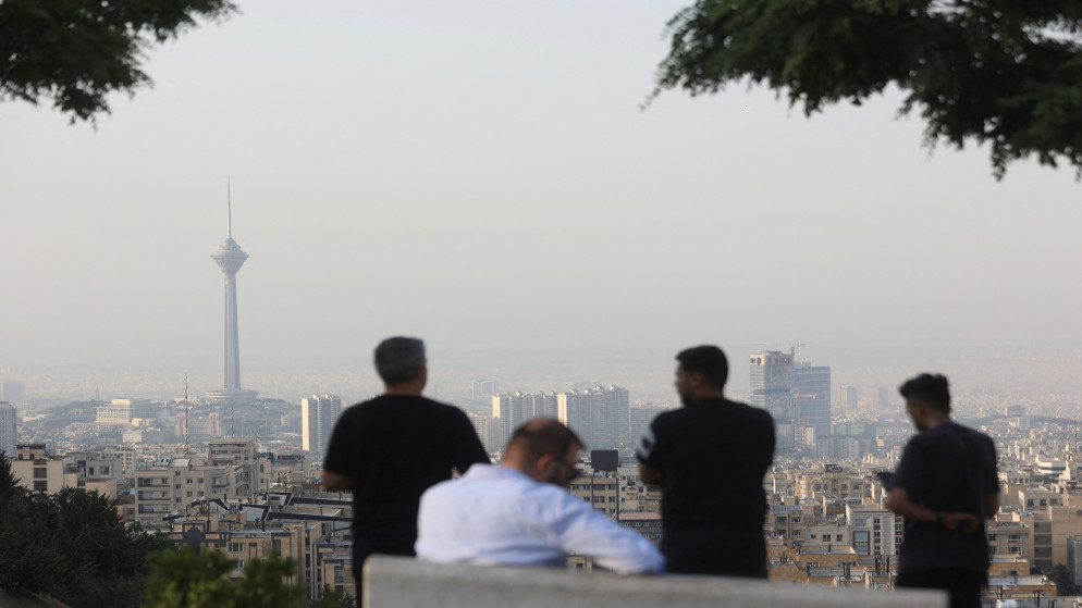 العاصمة الإيرانية طهران في أعقاب ضربات إسرائيلية على مواقع عسكرية. 13/06/2025. (رويترز)