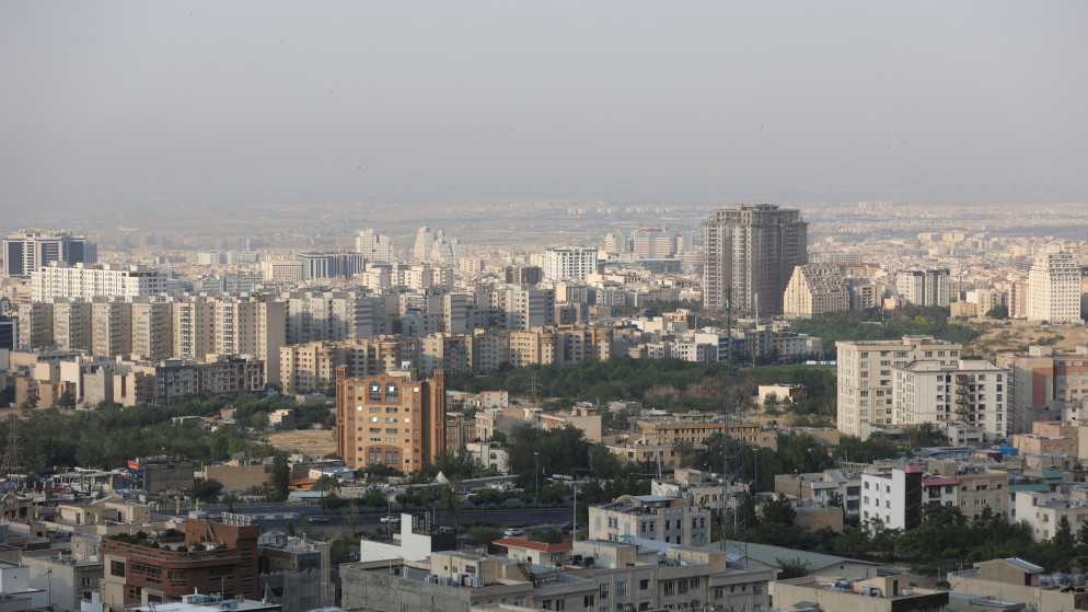 مدينة طهران في أعقاب الضربات الإسرائيلية، 13 حزيران 2025. (رويترز)