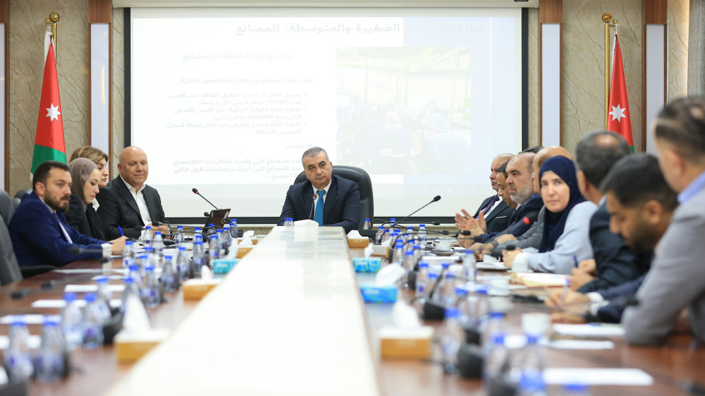 جانب من اجتماع لجنة الطاقة النيابية