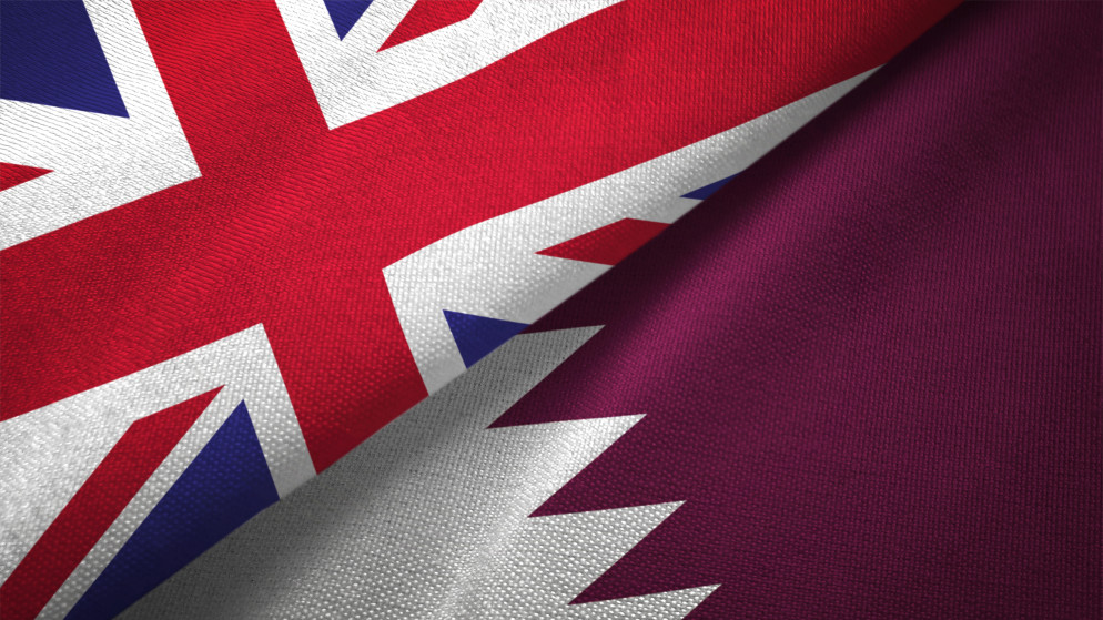 علما قطر وبريطانيا. (istockphoto)