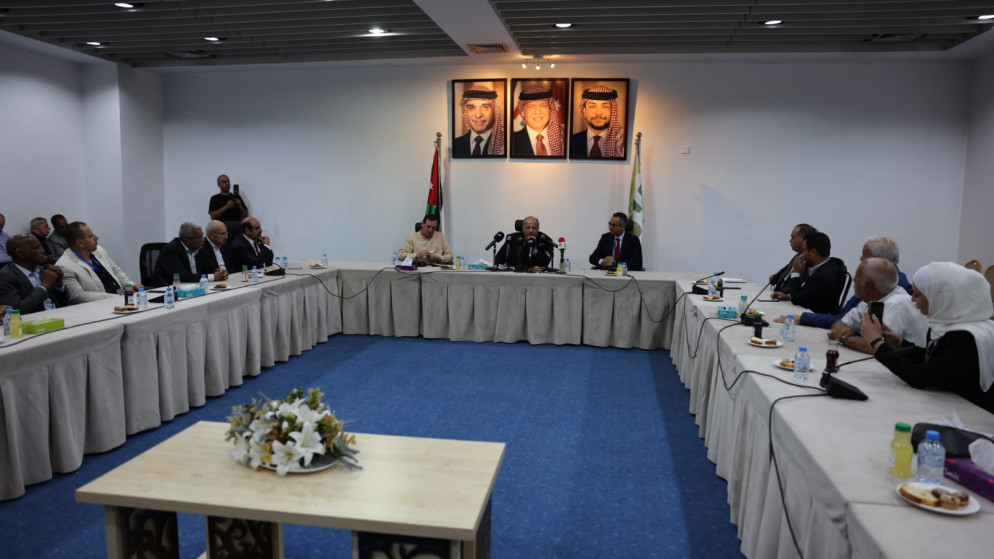 المدير التنفيذي لمهرجان جرش، أيمن سماوي خلال جلسة حوارية في صالون أمانة عمّان الثقافي.