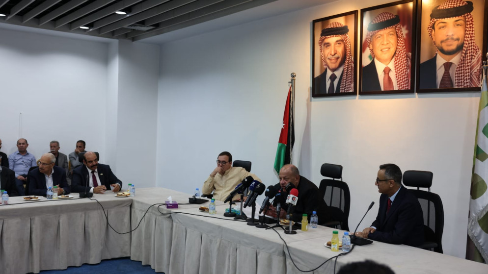 المدير التنفيذي لمهرجان جرش، أيمن سماوي خلال جلسة حوارية في صالون أمانة عمّان الثقافي.