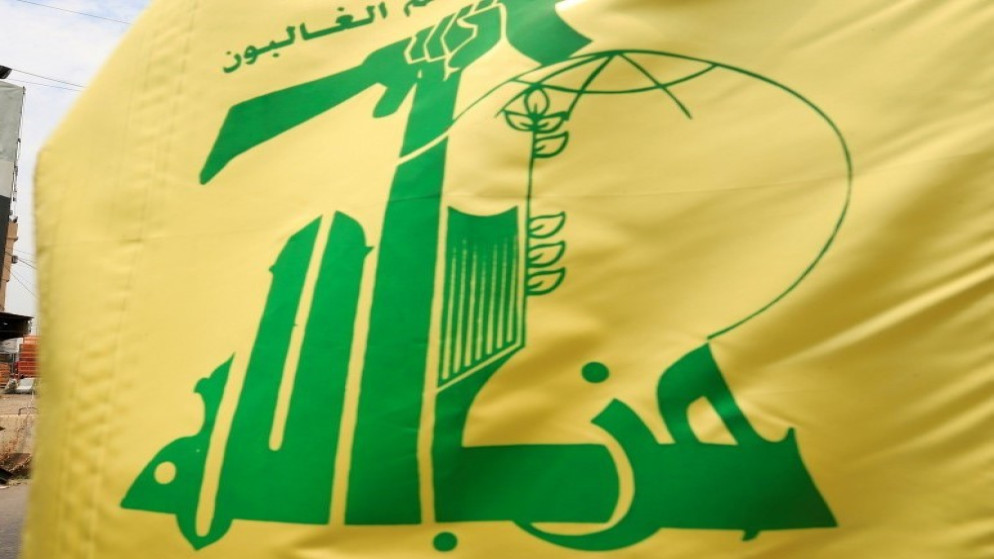 صورة لعلم جماعة حزب الله. (رويترز)