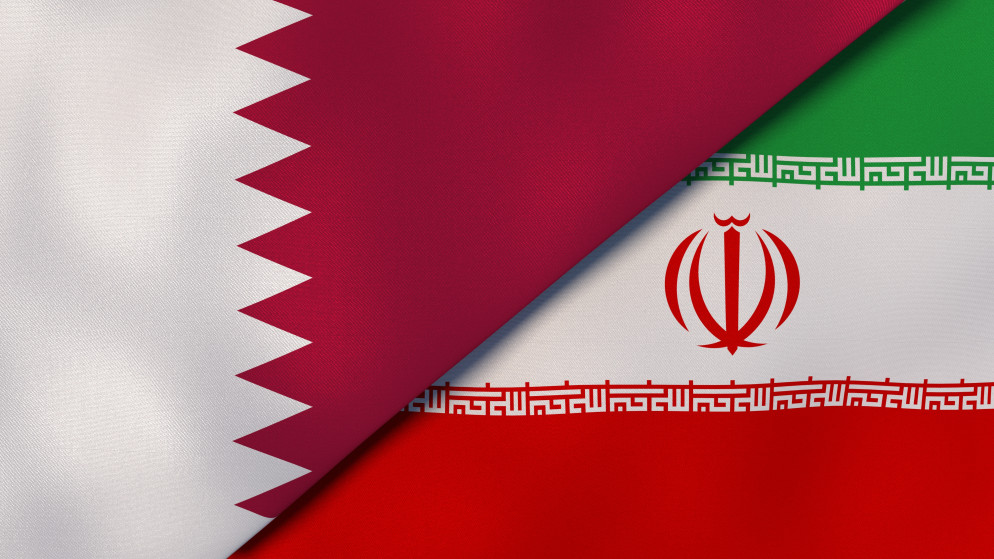 علما قطر وإيران. (istockphoto)