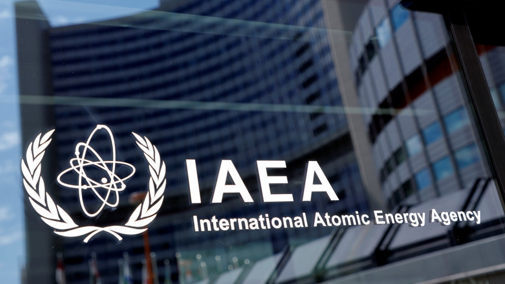 يظهر شعار الوكالة الدولية للطاقة الذرية في مقرها في فيينا، النمسا ، 7 حزيران 2021. (رويترز)