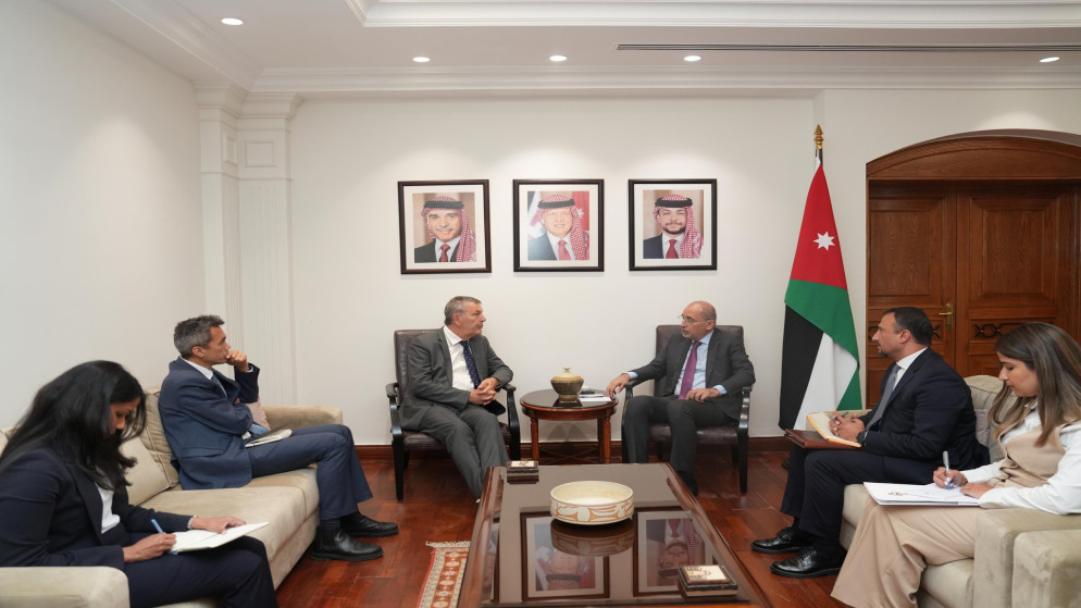 نائب رئيس الوزراء ووزير الخارجية وشؤون المغتربين أيمن الصفدي يجري مباحثات موسّعة مع المفوّض العام لوكالة الأمم المتحدة لإغاثة وتشغيل اللاجئين الفلسطينيين "الأونروا" فيليب لازاريني. (وزارة الخارجية وشؤون المغتربين)