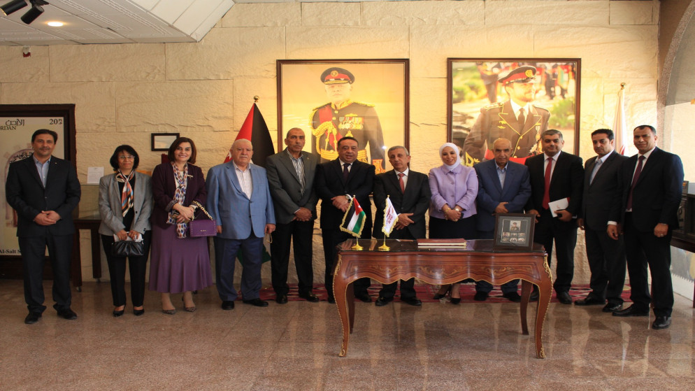 لجنة العمل والتنمية الاجتماعية في مجلس الاعيان تزور البريد الأردني.