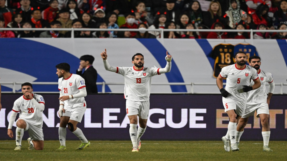 لاعب المنتخب الوطني لكرة القدم محمود مرضي (وسط) يحتفل بعد تسجيله هدفا ضمن تصفيات كأس العالم 2026. (الاتحاد الأردني لكرة القدم)