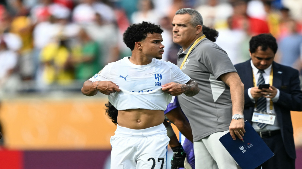 لاعب خط وسط الهلال البرازيلي رقم 27 كايو سيزار بعد خسارة مباراة ربع نهائي كأس العالم للأندية FIFA 2025 لكرة القدم بين فلومينينسي البرازيلي والهلال السعودي على ملعب كامبينغ وورلد في أورلاندو في 4 تموز 2025