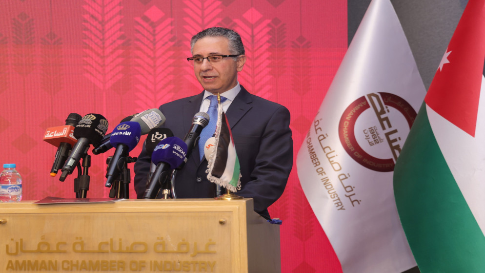 وزير الصناعة والتجارة والتموين يعرب القضاة