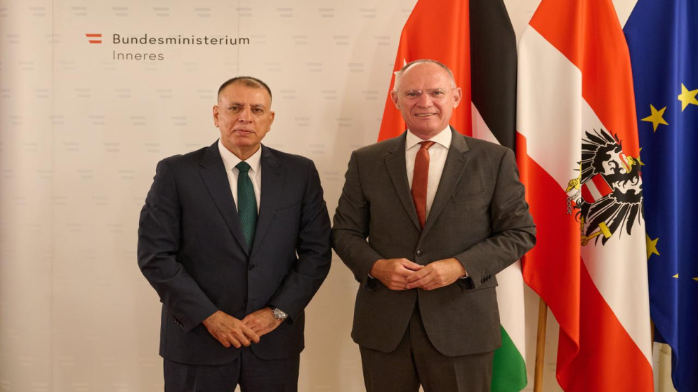 وزير الداخلية، مازن الفراية، في فيينا خلال إجراء مباحثات مع نظيره النمساوي، جيرهارد كارنر. (وزارة الداخلية)