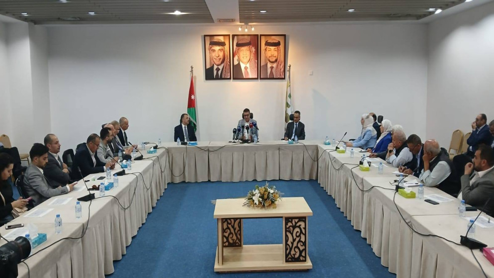 وزير الزراعة خالد الحنيفات خلال جلسة حوارية في صالون أمانة عمّان الثقافي. (وزارة الزراعة)