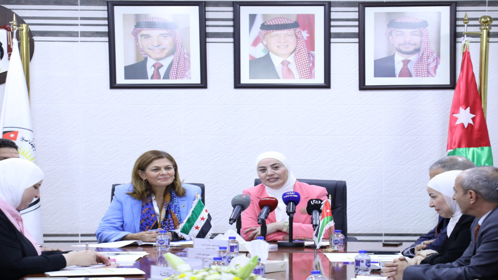 وزيرة التنمية الاجتماعية وفاء بني مصطفى تستقبل وزيرة الشؤون الاجتماعية والعمل السورية هند قبوات. 8 تموز 2025. (وزارة التنمية الاجتماعية)