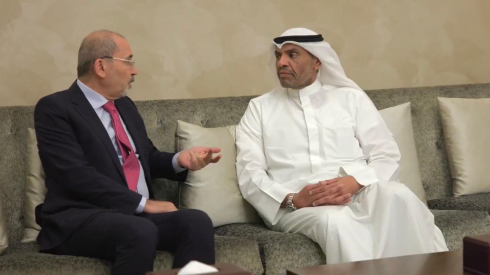 نائب رئيس الوزراء وزير الخارجية وشؤون المغتربين أيمن الصفدي ووزير الخارجية في دولة الكويت عبد الله اليحيا.