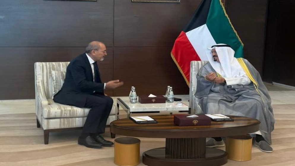 نائب رئيس الوزراء وزير الخارجية وشؤون المغتربين أيمن الصفدي، خلال لقائه، رئيس مجلس الوزراء الكويتي الشيخ أحمد عبد الله الأحمد الصباح