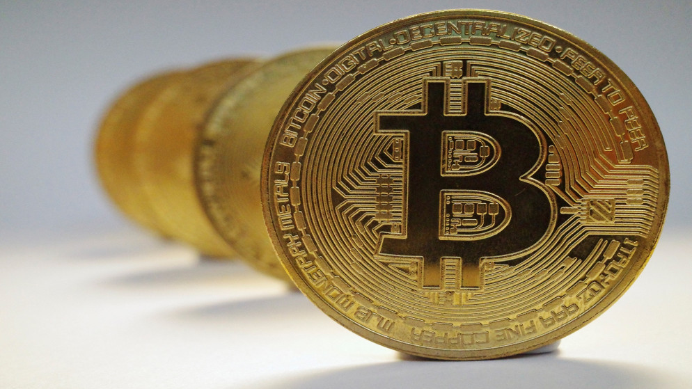 صورة تعبيرية لعملة بتكوين الرقمية. (رويترز)