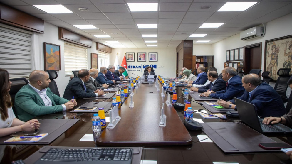 وزيرة السياحة والآثار لينا عناب خلال لقائها مع رئيس منتدى الأردن لحوار السياسات حميد البطاينة. (وزارة السياحة والآثار)