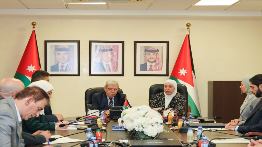 وزارة النقل والأكاديمية الأردنية للدراسات البحرية توقعان مذكرة تفاهم لإنشاء نظام إدارة الجودة.