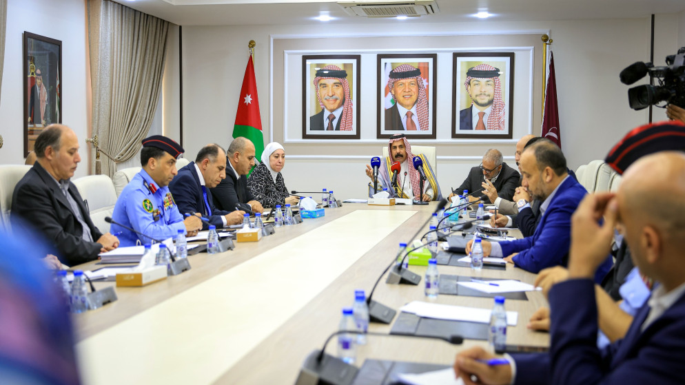 "النقل النيابية" تبحث تحديات التكسي الأصفر وتنظيم التطبيقات الذكية.